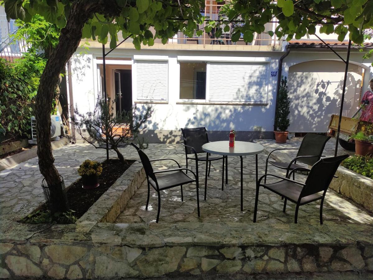 Apartment Valenta Porec Bagian luar foto